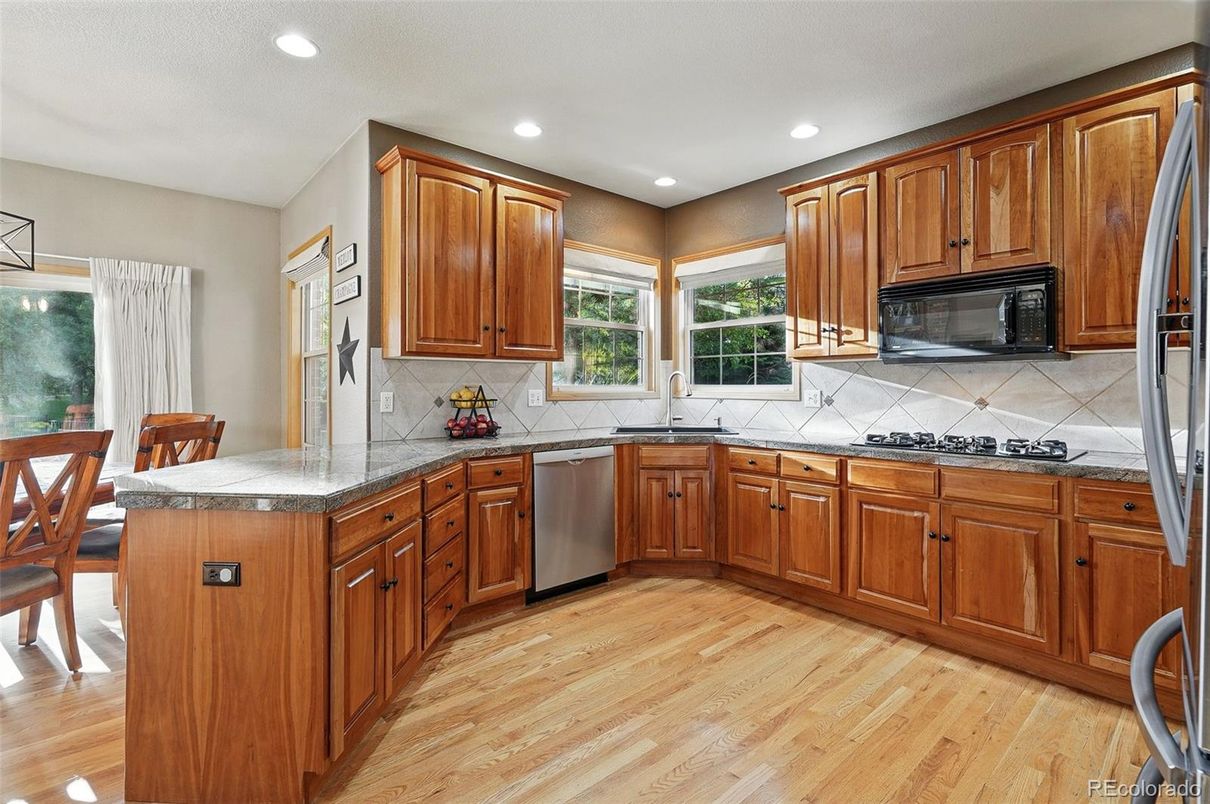 Dining room, Interior, Kitchen, Recessed Lighting, Wood Texture Flooring