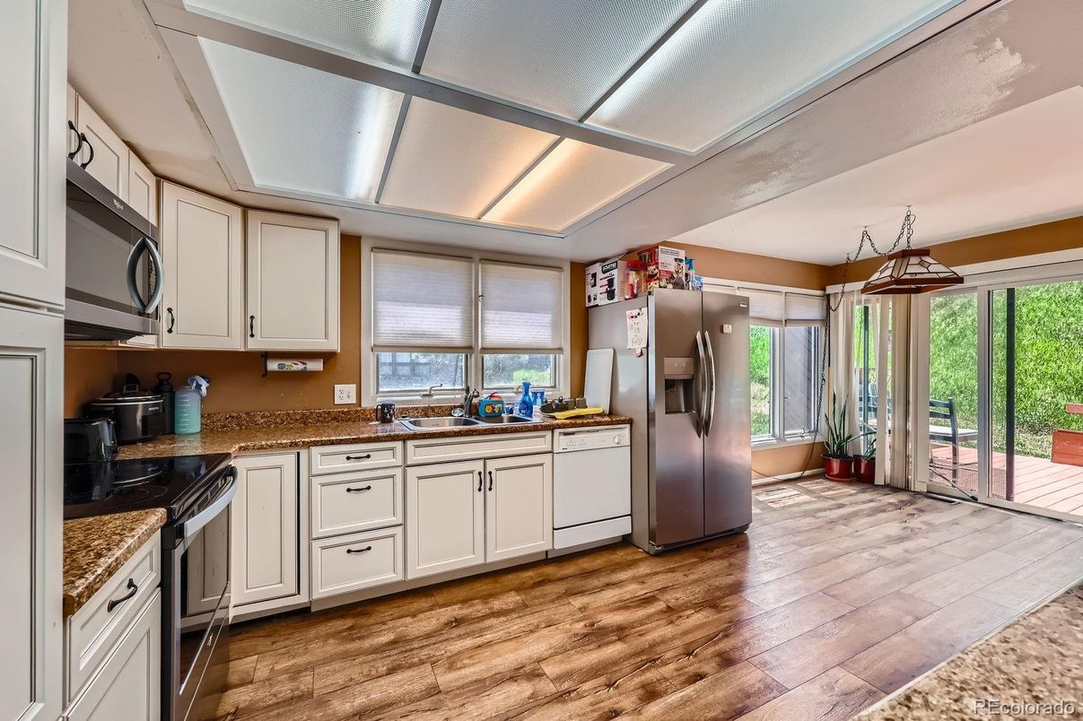 Interior, Kitchen, Pendant Lights, Wood Texture Flooring