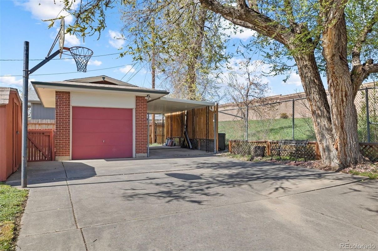 Detached Garage, Exterior