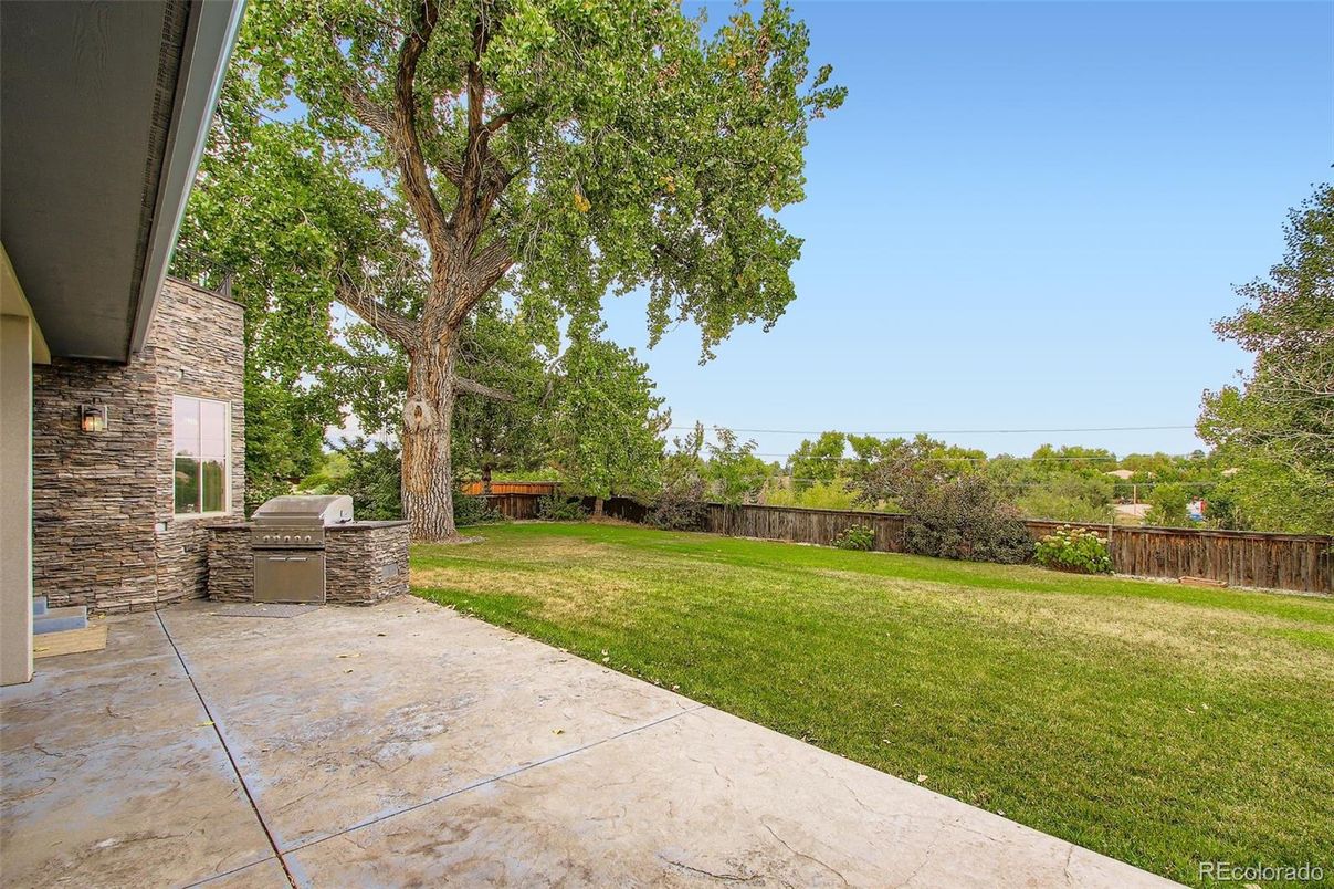 Backyard, Exterior, Outdoor Kitchen