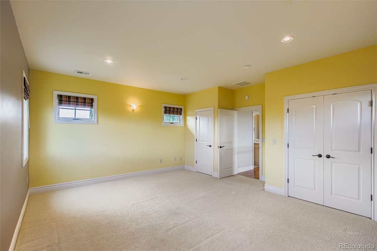 Empty room, Interior, Recessed Lighting