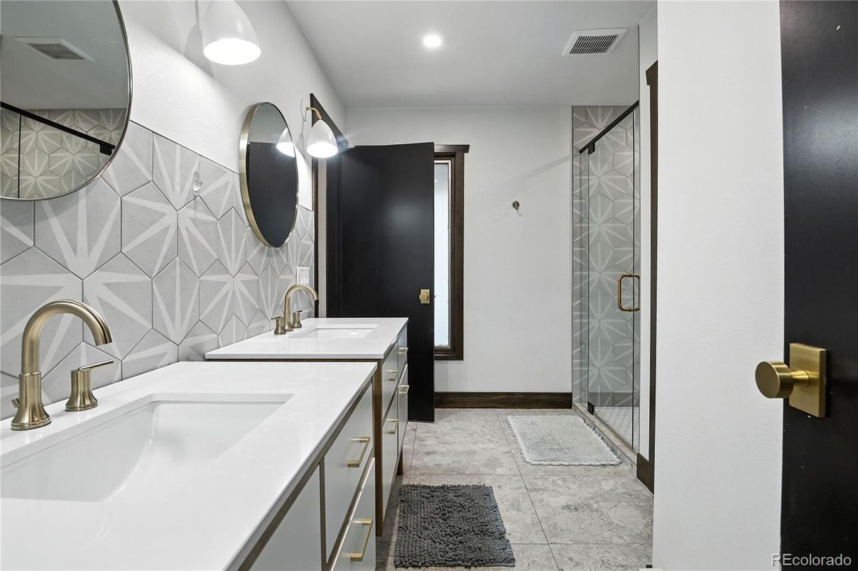 Bathroom, Dual Sink Vanities, Interior, Recessed Lighting