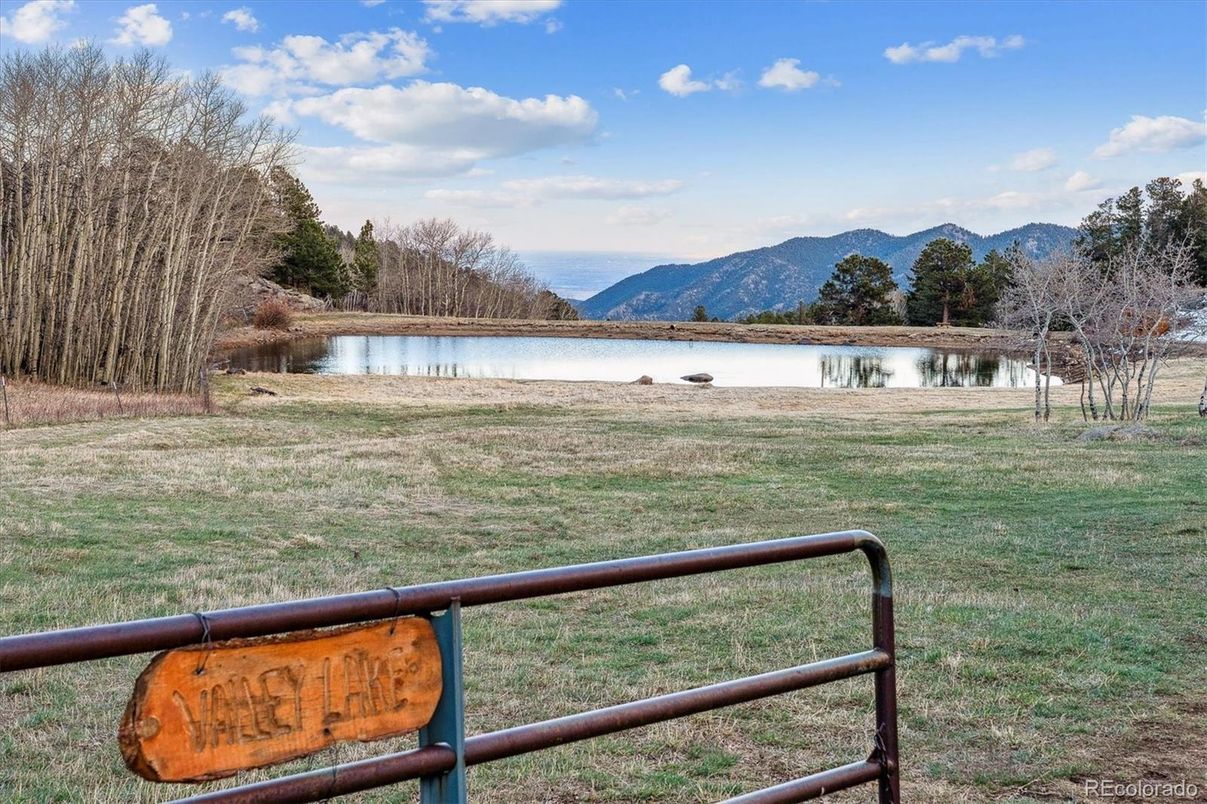 Exterior, Lake