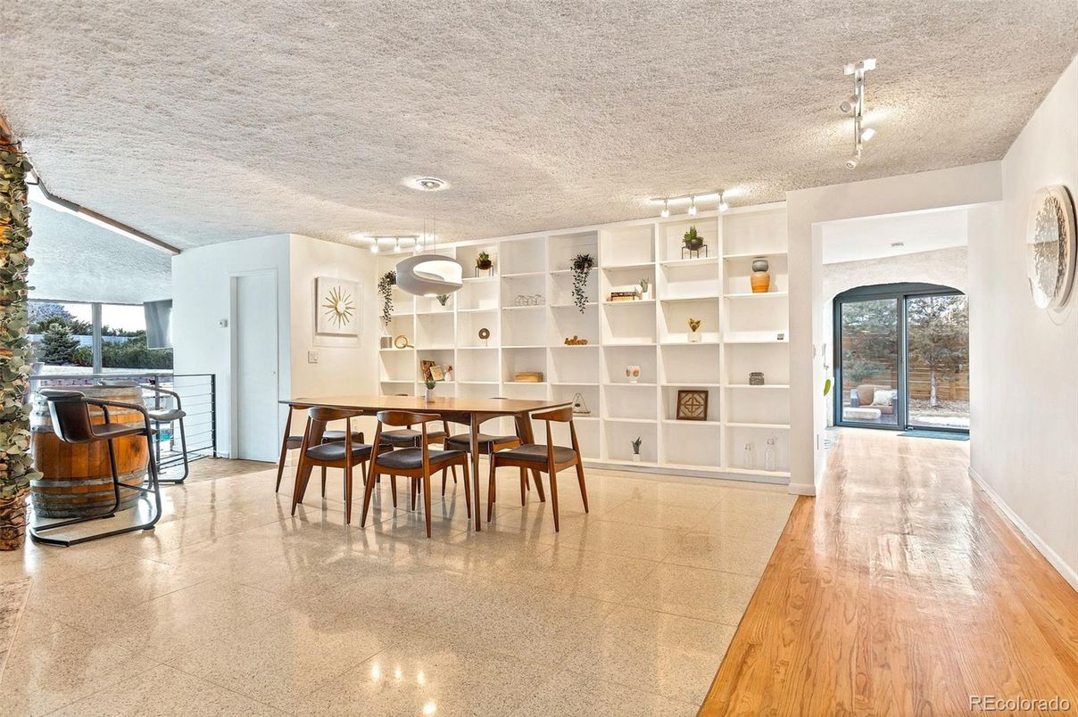 Dining room, Interior, Pendant Lights, Recessed Lighting