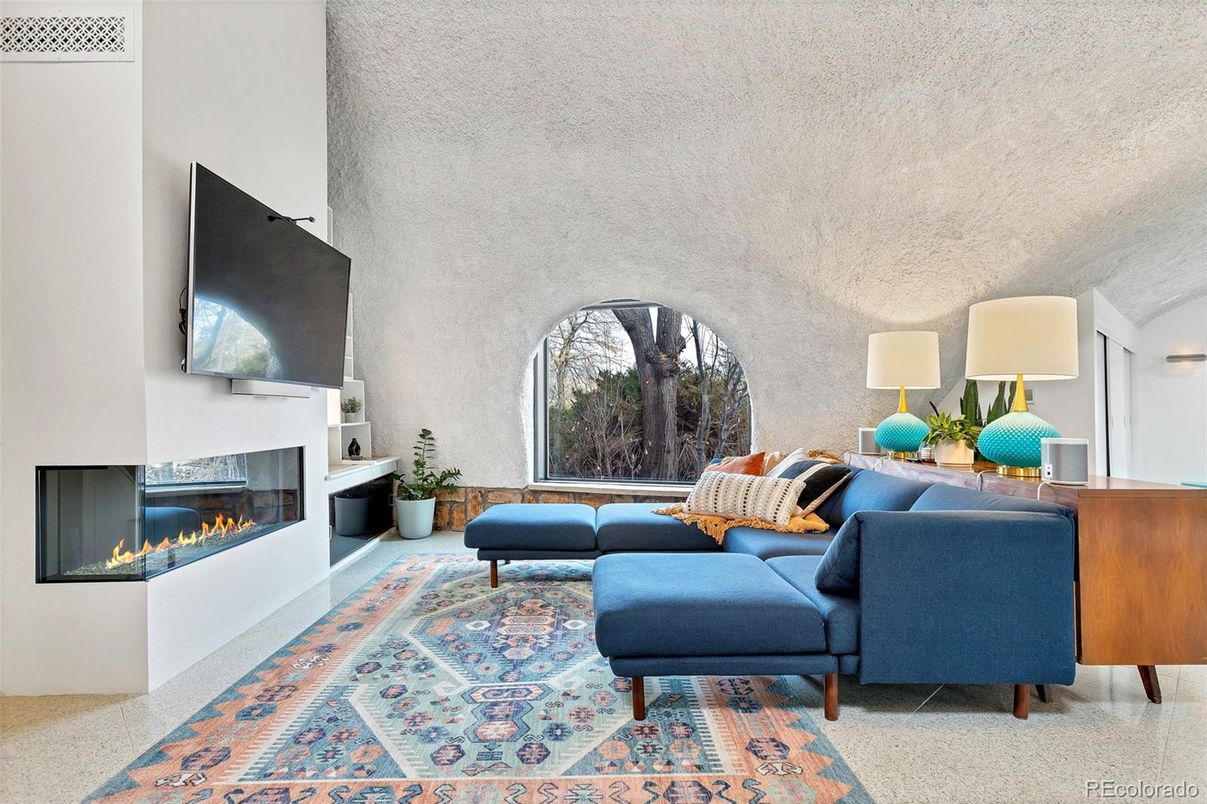 Fireplace, Interior, Living room