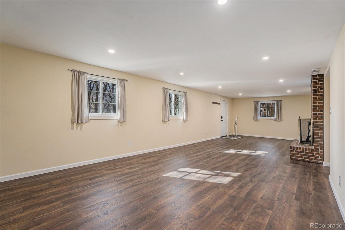 Empty room, Interior, Recessed Lighting, Wood Texture Flooring