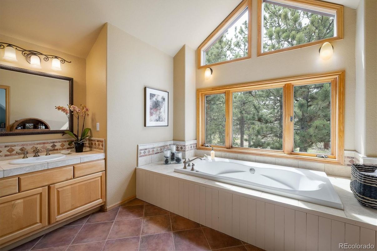 Bathroom, Interior, Tile Countertops