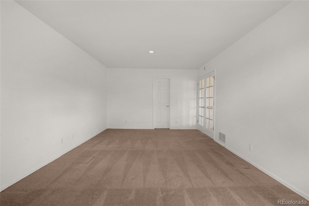 Empty room, Interior, Recessed Lighting