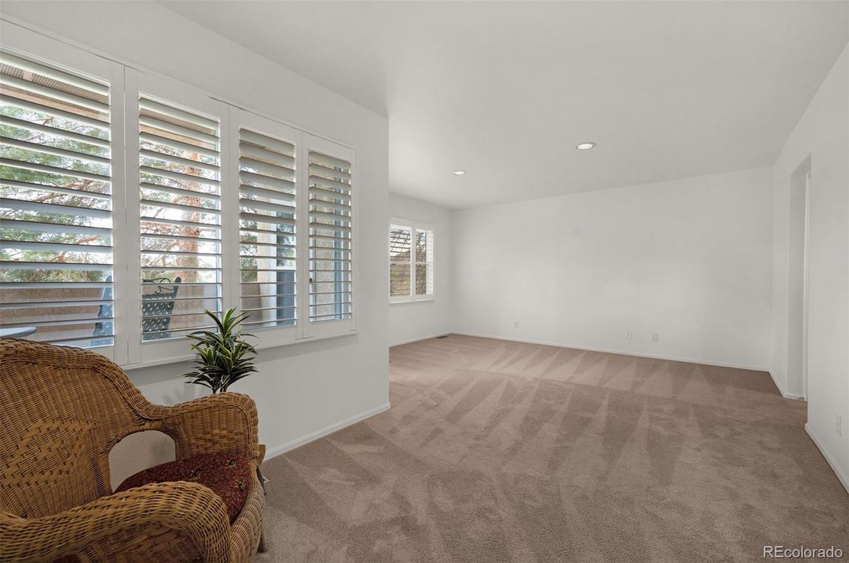 Empty room, Interior, Recessed Lighting