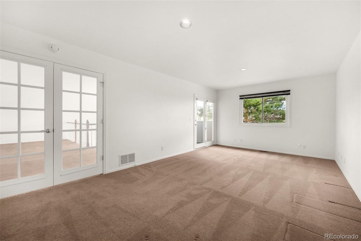 Empty room, Interior, Recessed Lighting