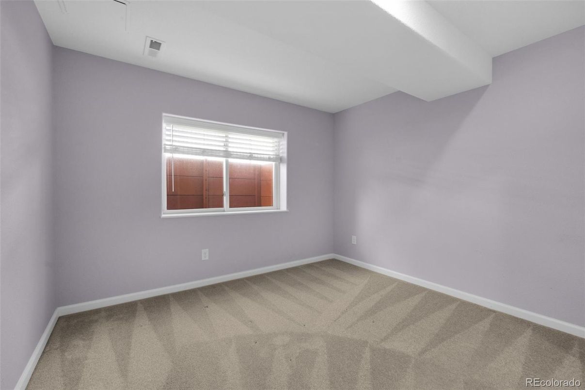 Empty room, Interior