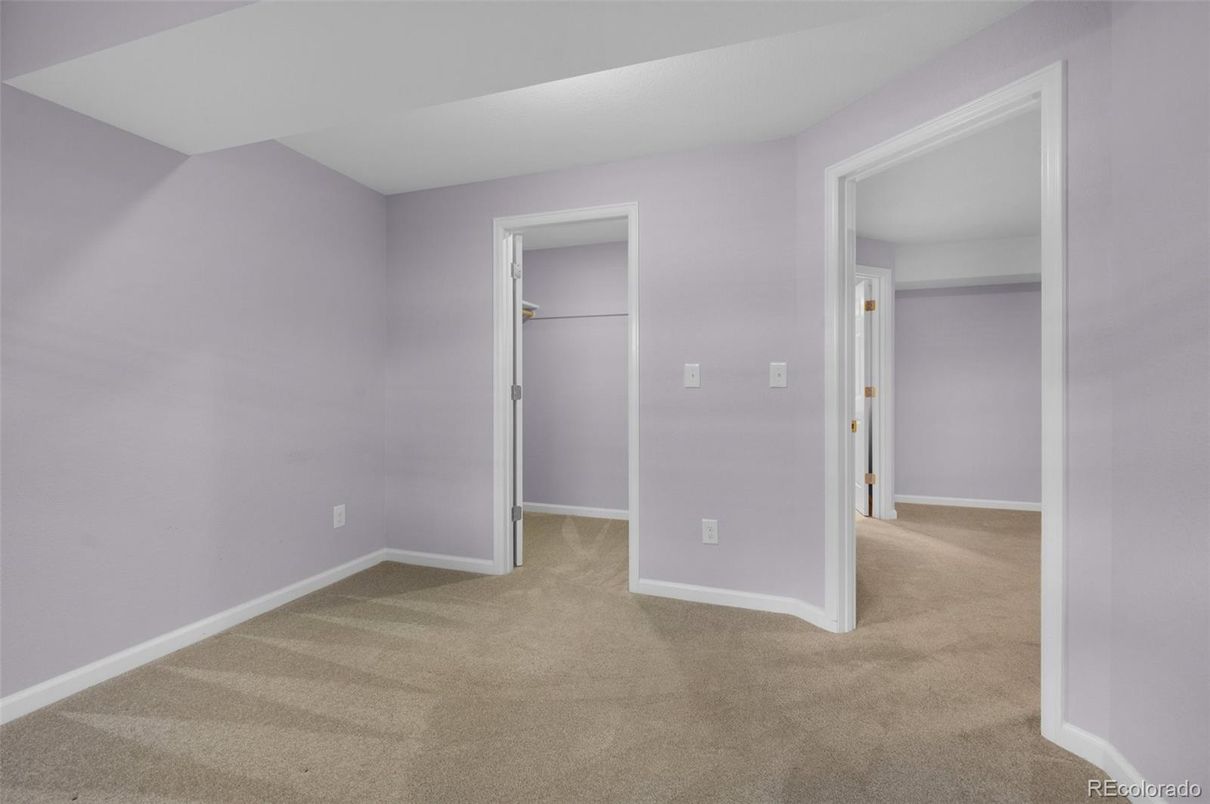 Empty room, Interior