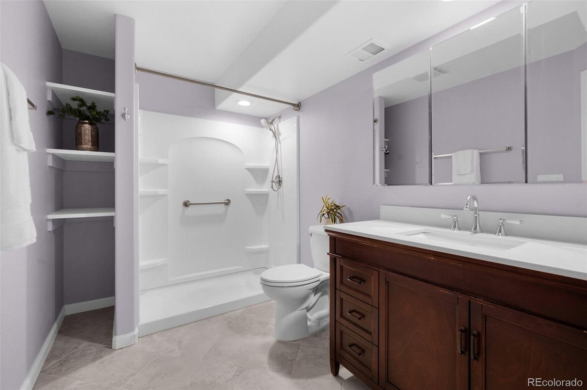 Bathroom, Dual Sink Vanities, Interior
