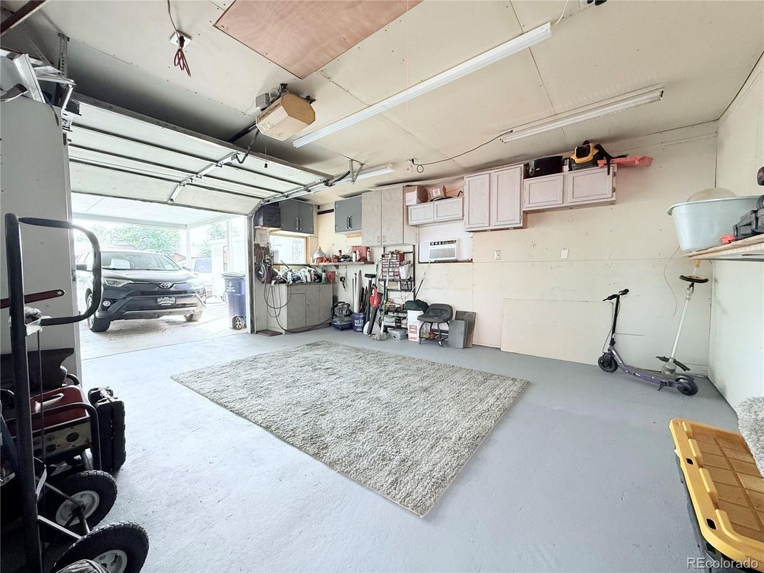 Garage, Interior