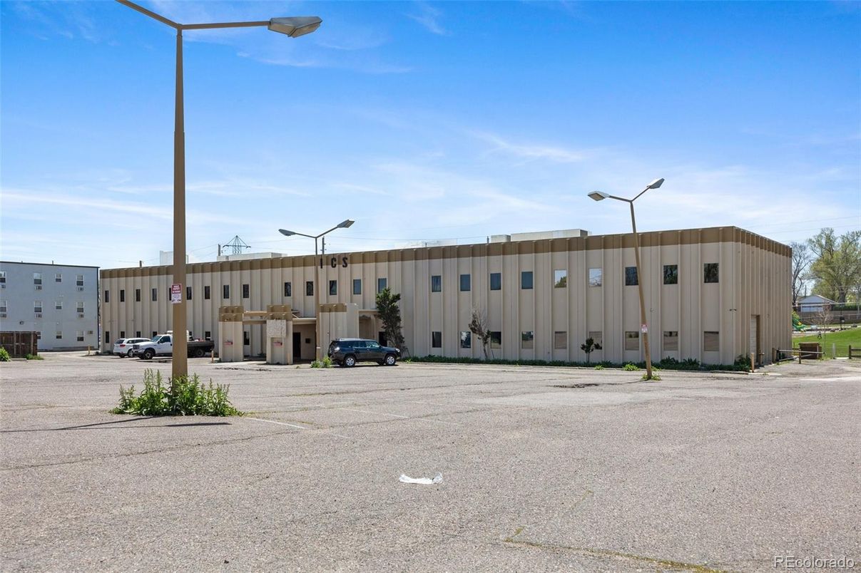 Exterior, Facade, None