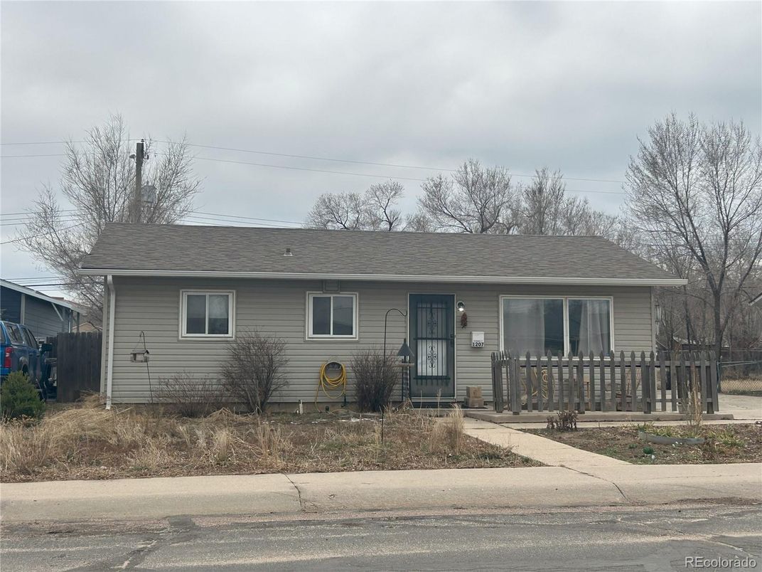 Exterior, Facade, Ranch