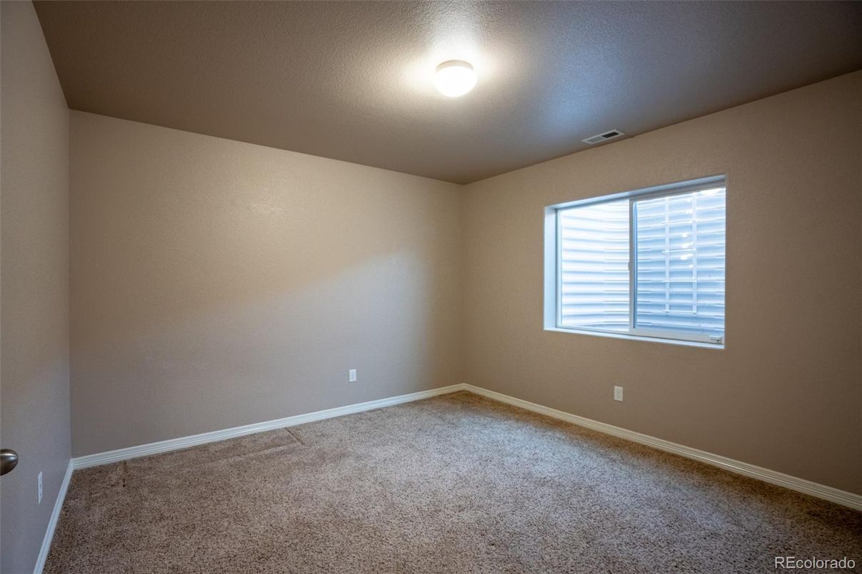 Empty room, Interior