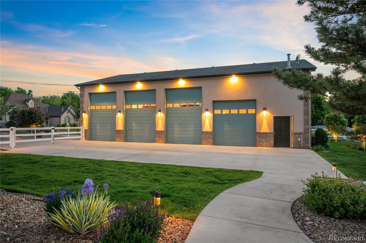 Detached Garage, Exterior