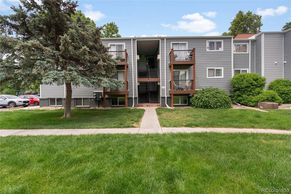 Backyard, Exterior, Facade, Rowhouse