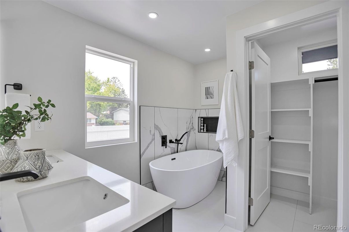 Bathroom, Dual Sink Vanities, Free Standing Baths, Interior, Recessed Lighting