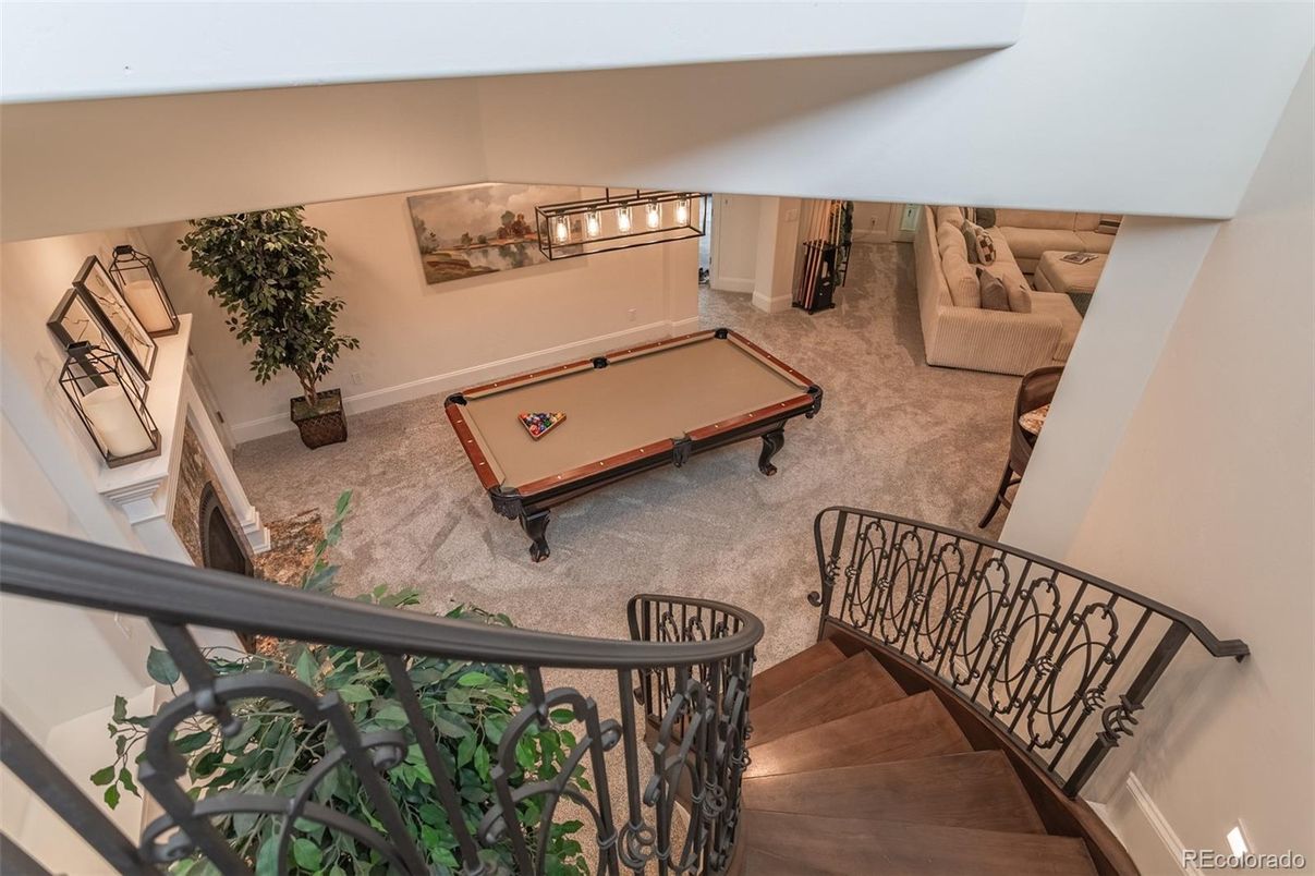 Billiard Table, Game Room, Interior