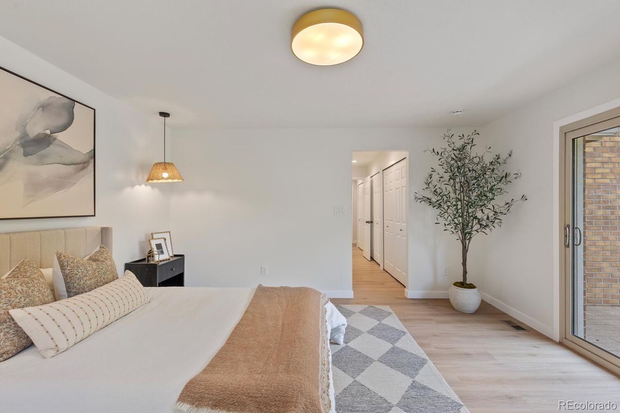 Bedroom, Interior, Pendant Lights, Wood Texture Flooring