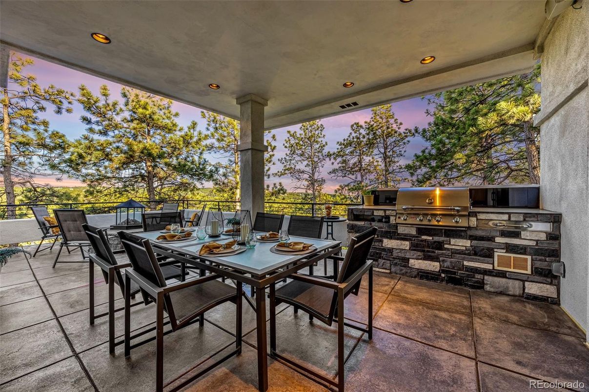 Exterior, Outdoor Kitchen