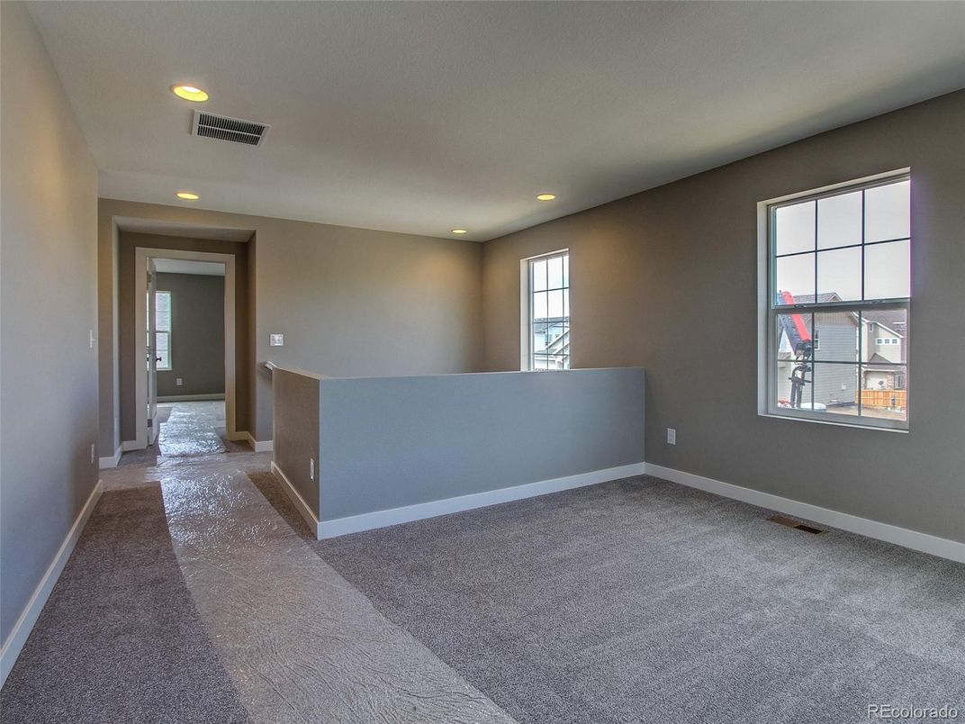 Empty room, Interior, Recessed Lighting