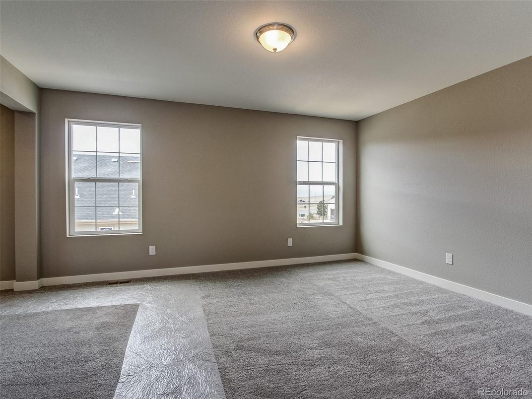 Empty room, Interior