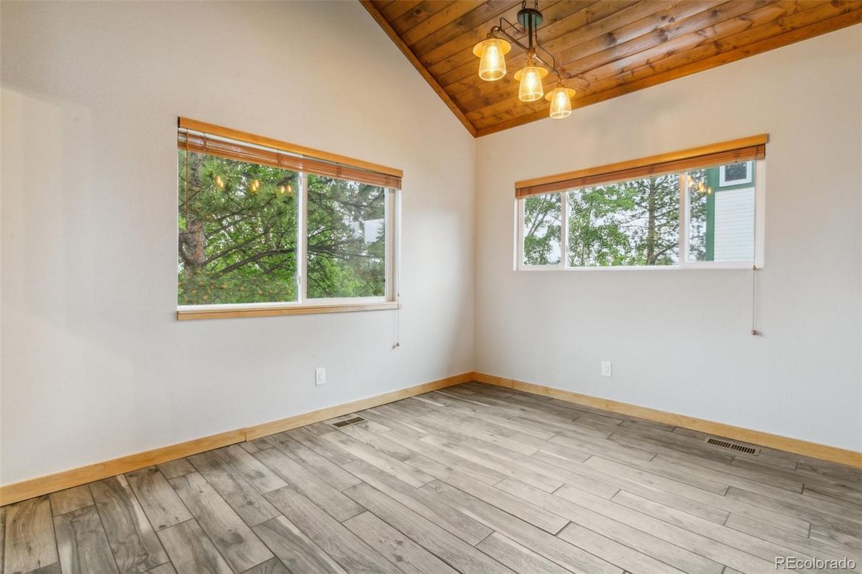 Empty room, Interior, Pendant Lights, Wooden Ceilings, Wood Texture Flooring