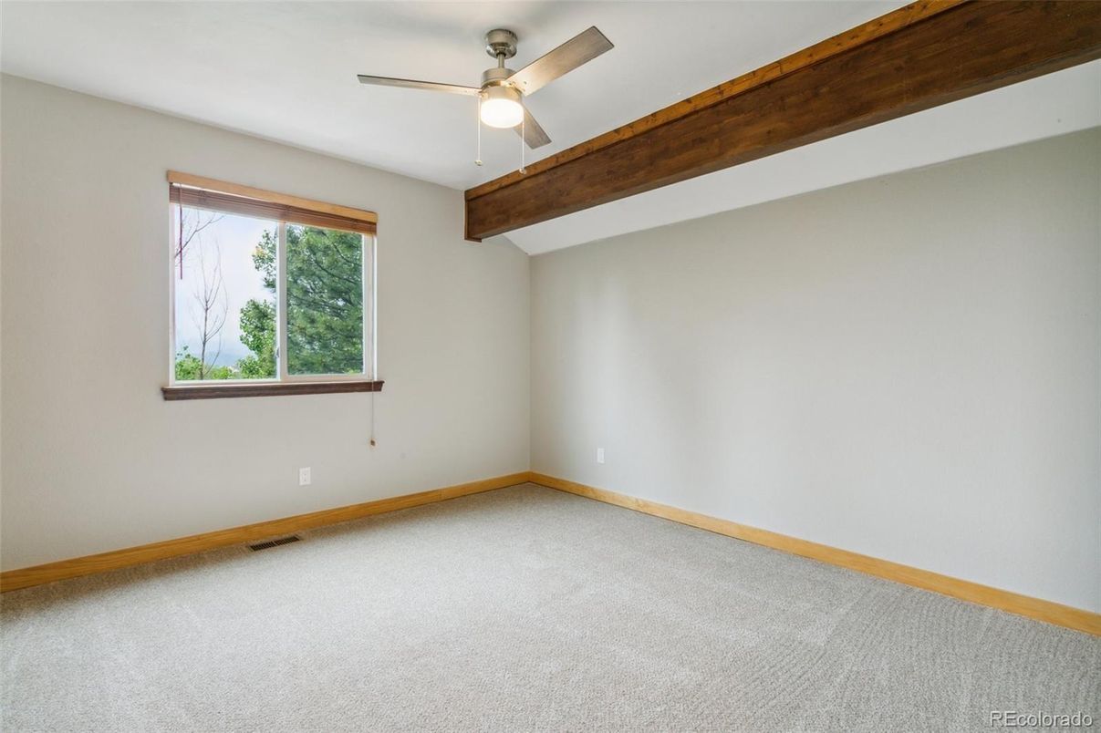 Empty room, Interior, Wooden Beams