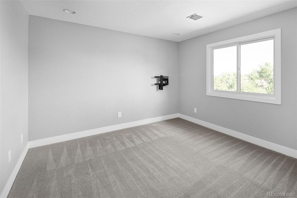 Empty room, Interior, Recessed Lighting