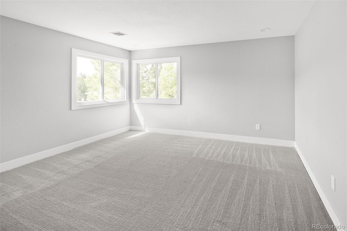 Empty room, Interior