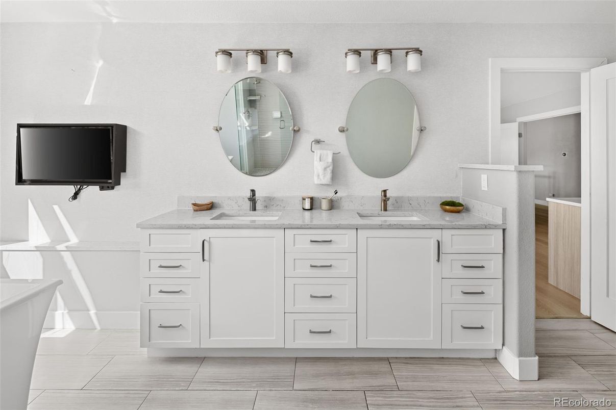 Bathroom, Dual Sink Vanities, Interior