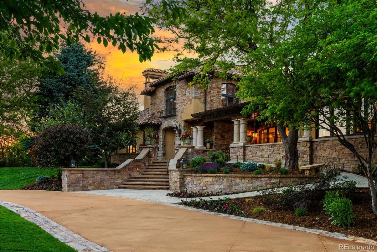 Exterior, Facade, Mediterranean