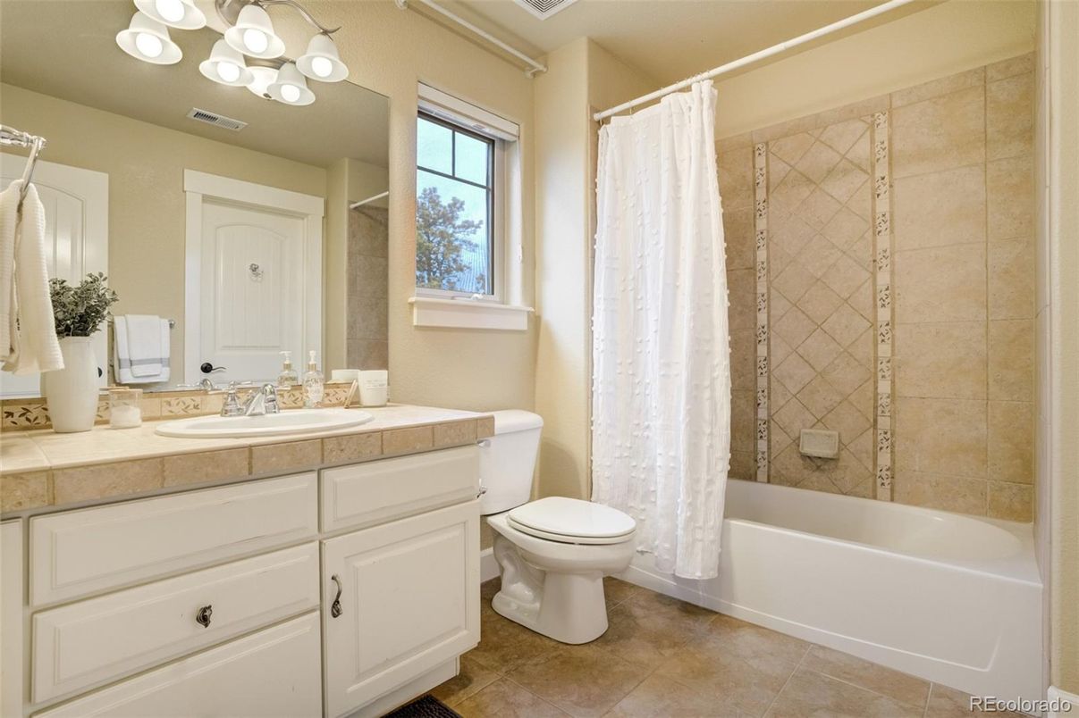 Bathroom, Interior, Tile Countertops