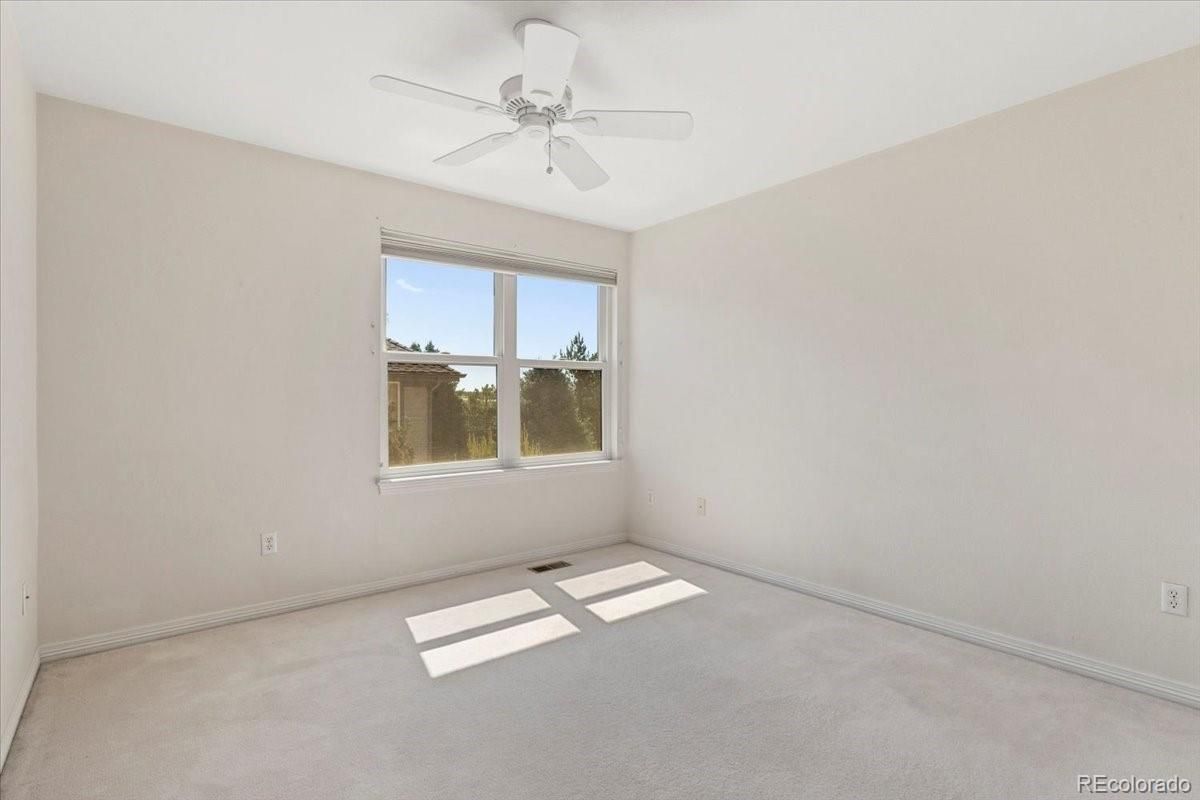 Empty room, Interior