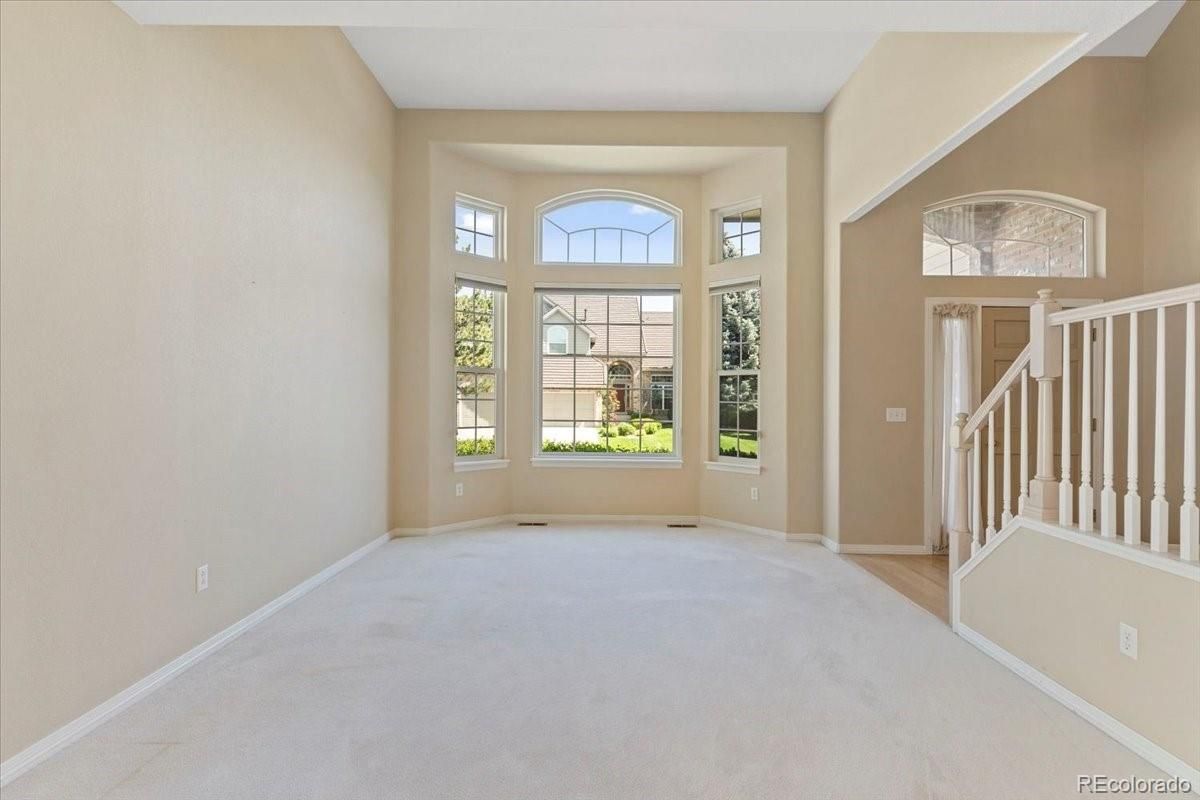 Empty room, Interior