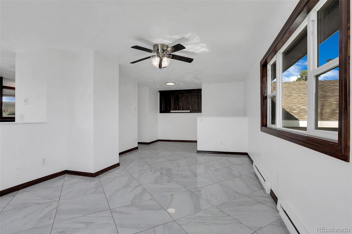 Empty room, Interior, Marble, Recessed Lighting