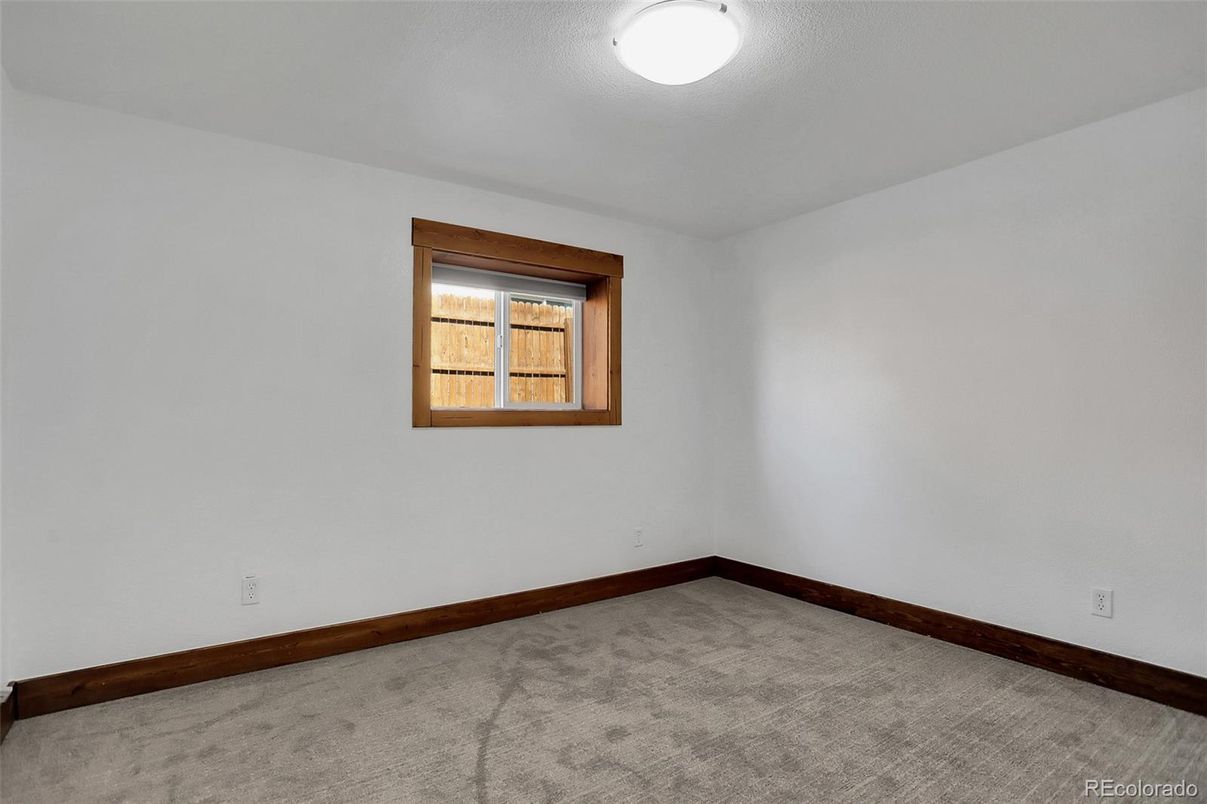 Empty room, Interior