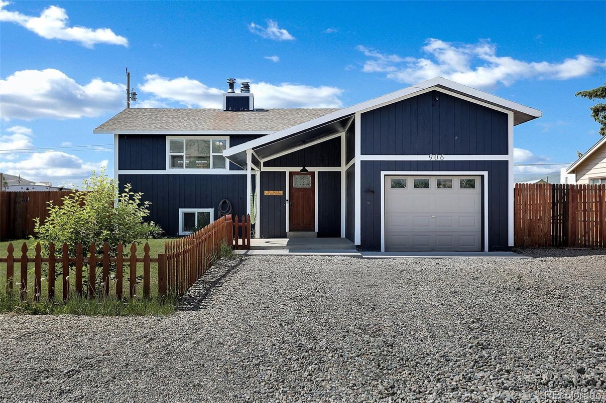 Attached, Exterior, Facade, Farmhouse