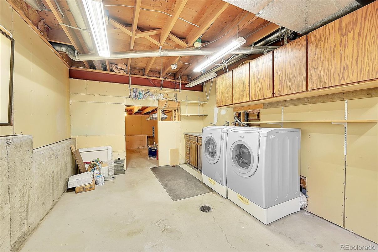 Interior, Washer, Wooden Beams, Wooden Ceilings
