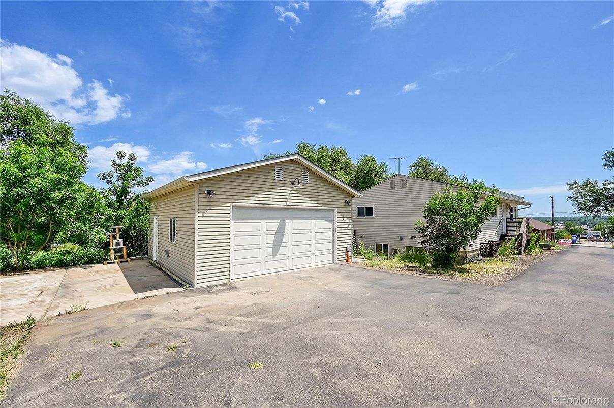 Backyard, Detached Garage, Exterior