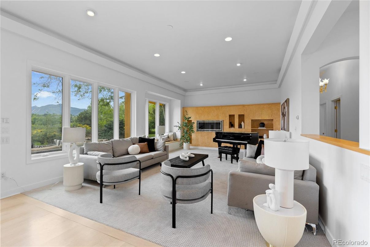 Interior, Living room, Piano, Recessed Lighting, Wood Texture Flooring