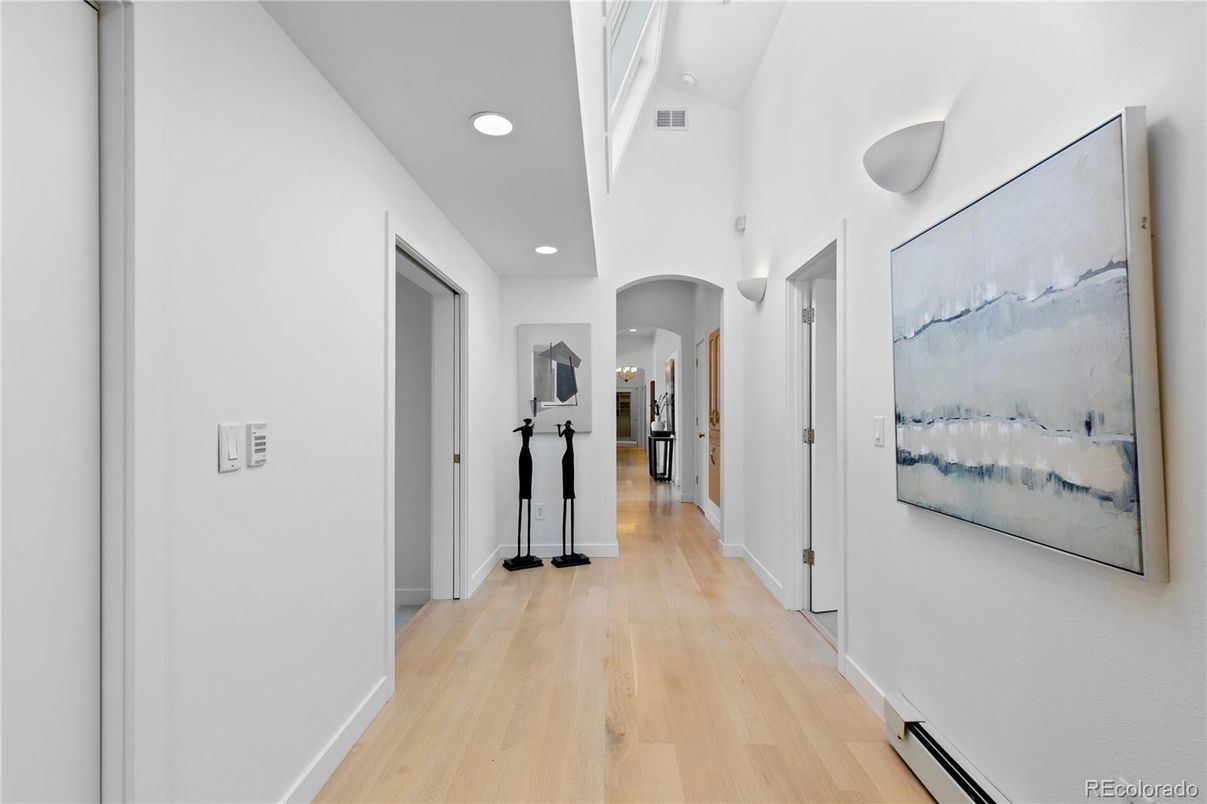 Interior, Recessed Lighting, Wood Texture Flooring