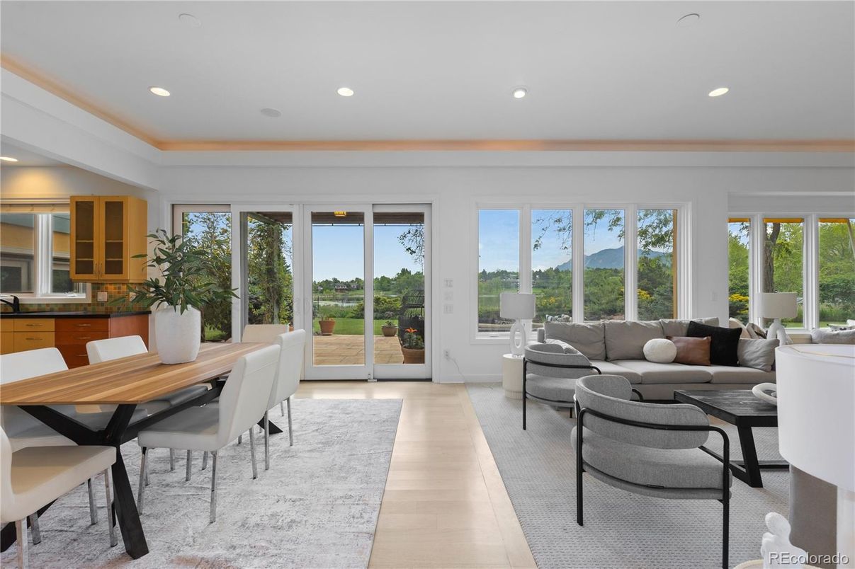 Dining room, Interior, Living room, Recessed Lighting
