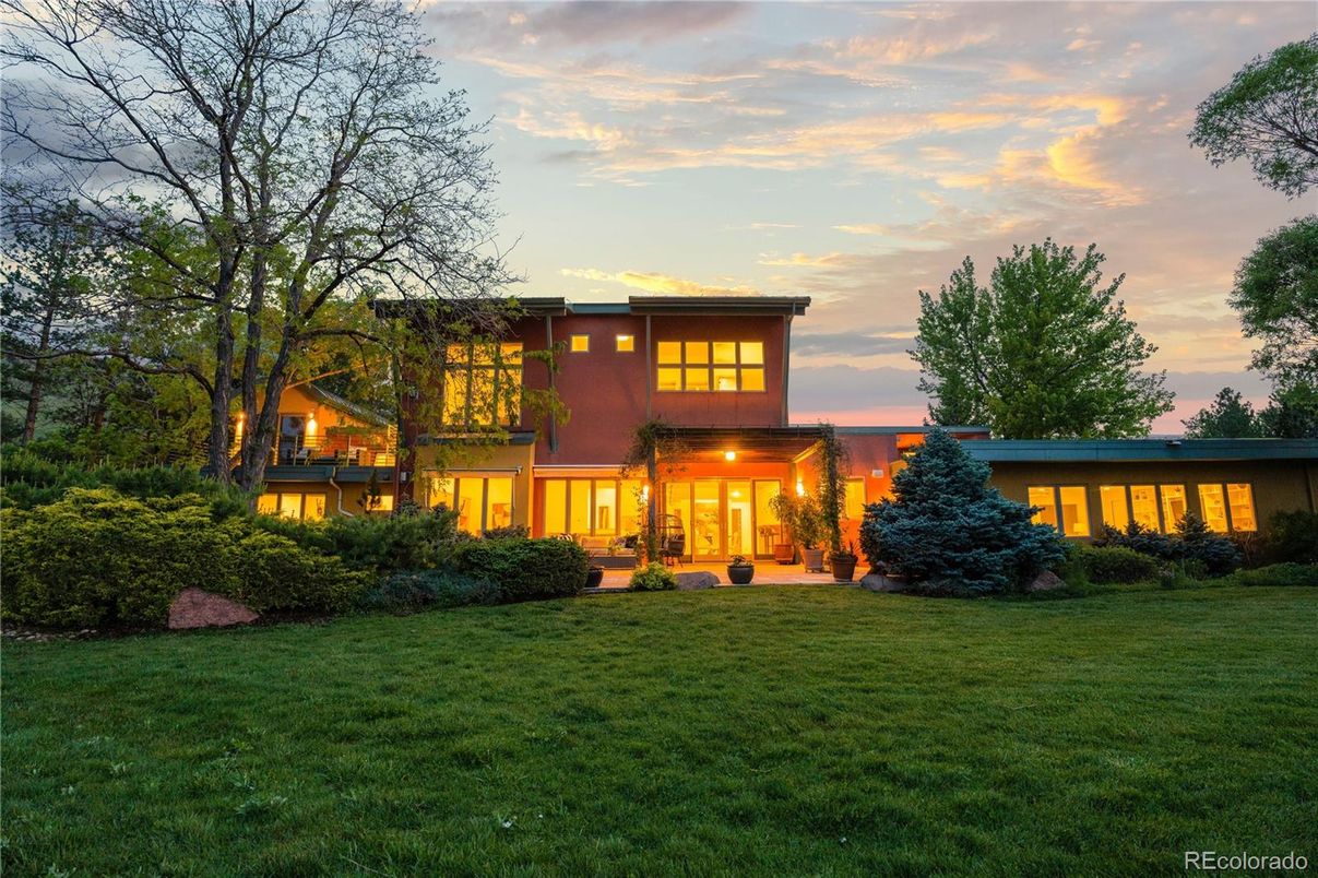 Backyard, Exterior, Facade, Modern