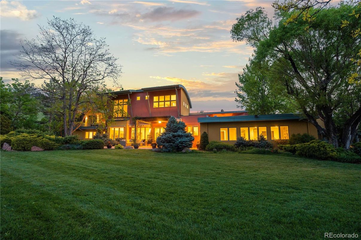 Backyard, Exterior, Facade, Modern