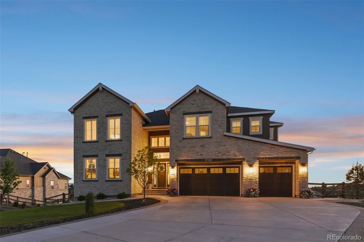 Attached, Exterior, Facade, Brick Traditional