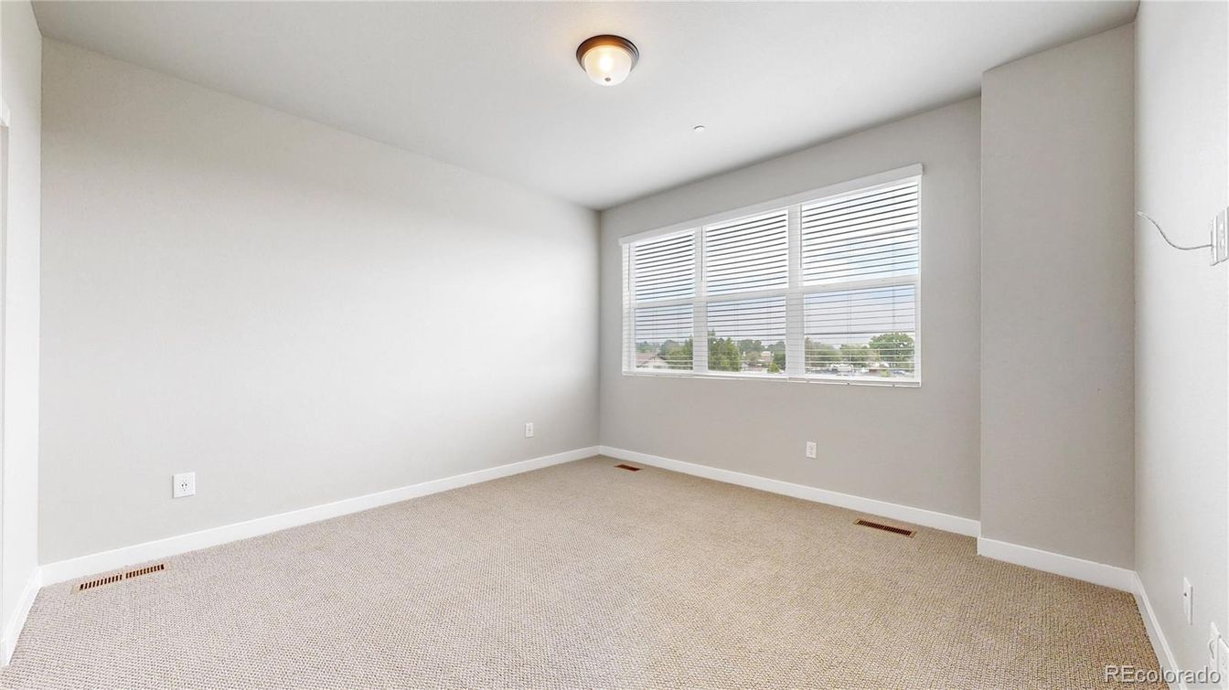 Empty room, Interior